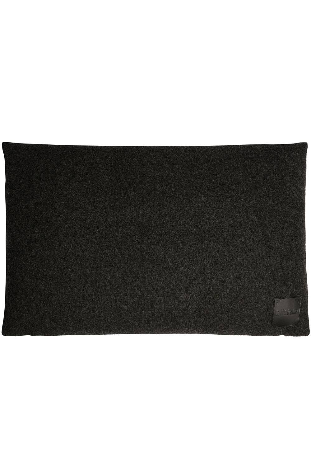 Coussin carré DRESSED IN BLACK